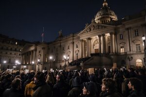 Protesto em frente ao antigo parlamento
